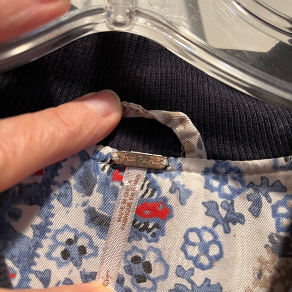 Free People Women’s Paisley Print Blue Bomber Jacket Size Large Zip Up - Picture 3 of 4